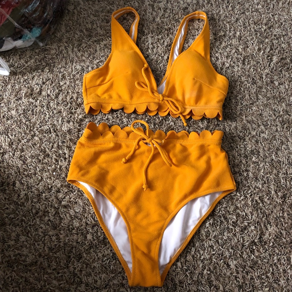 To piece swimsuit